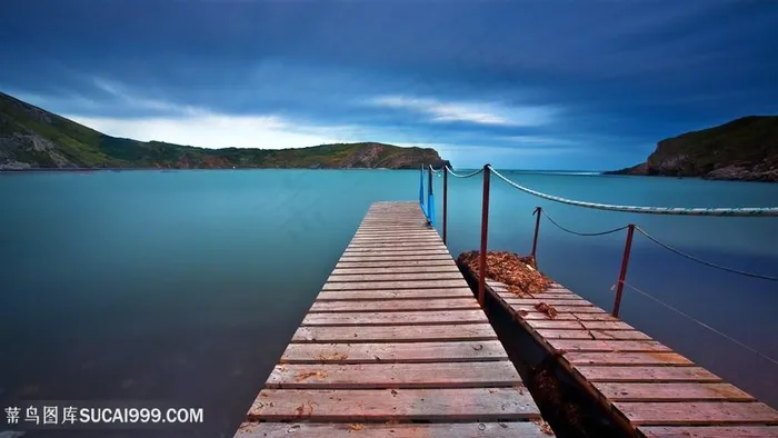 湖畔木桥风景画壁纸