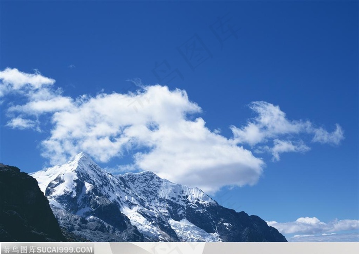 美丽天空-蓝天下的雪山山脉