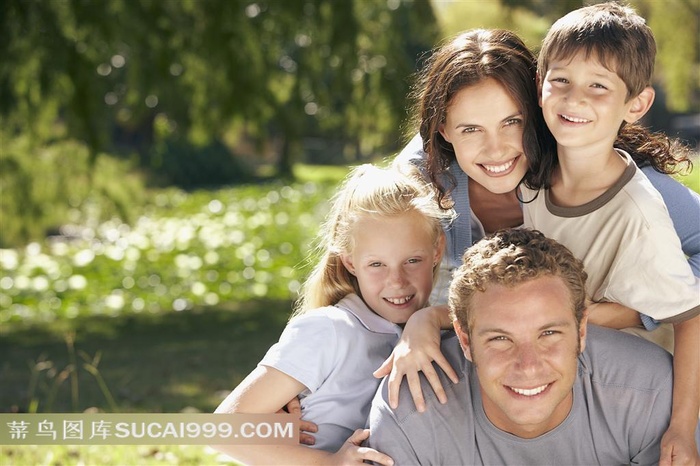 外国家庭户外高清特写