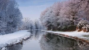 高清雪景河流