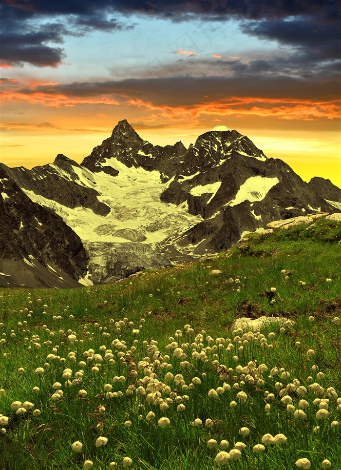 夕阳下的群山