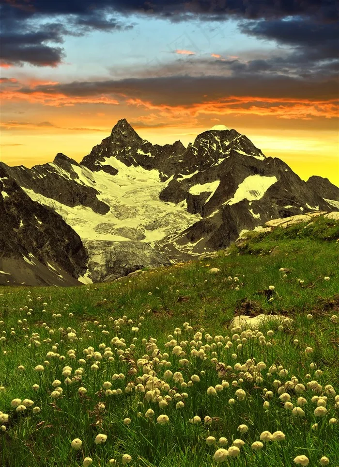 夕阳下的群山