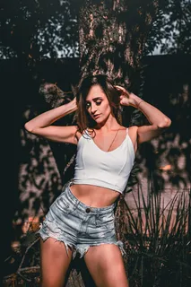 露肚脐美女写真图片 露肚脐美女写真图片