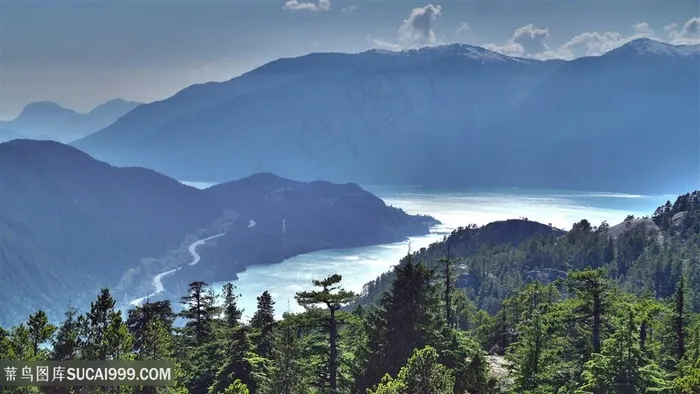 山峦树木湖畔美景壁纸