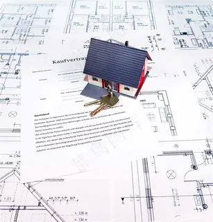 建筑图纸与房子模型