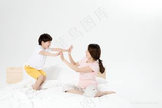 小男孩 幸福家庭 温馨家庭 温馨 职业女性 母子 妈妈