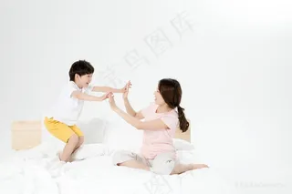 小男孩 幸福家庭 温馨家庭 温馨 职业女性 母子 妈妈