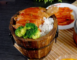 樟茶鸭条煲仔饭