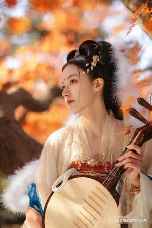 超清枫树下古装摄影写真的清纯美女图片