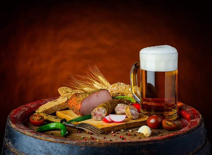 蔬菜啤酒和腊肠