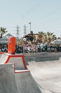 花样滑板运动图片