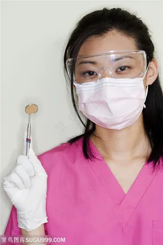 牙科保健-拿着器械的女牙医