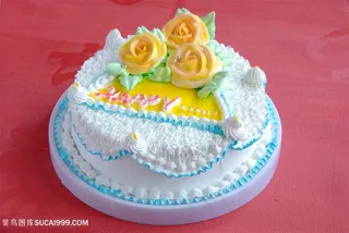 花朵白色奶油快乐蛋糕图片