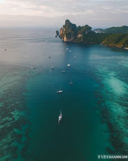 鸟瞰大海渺小船舶岛屿图片