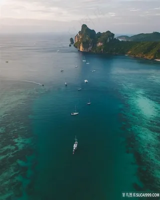 鸟瞰大海渺小船舶岛屿图片