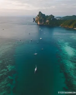 鸟瞰大海渺小船舶岛屿图片 鸟瞰大海渺小船舶岛屿图片