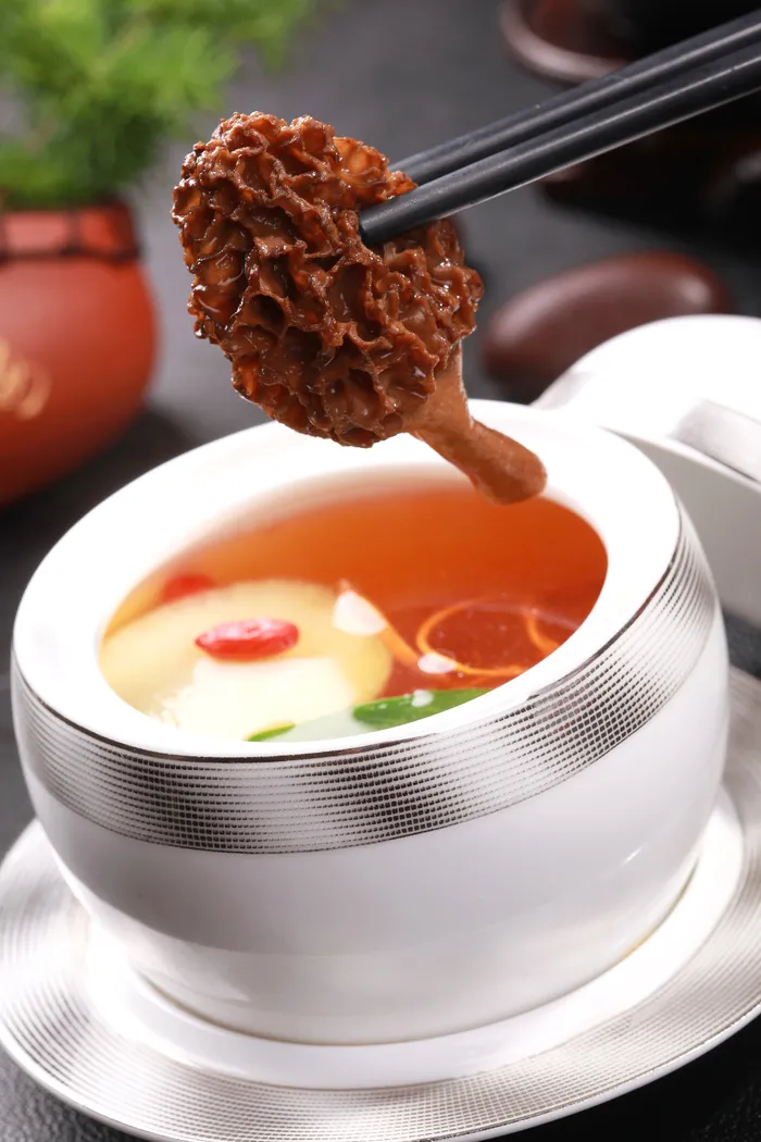 清汤羊肚菌炖土参 (2