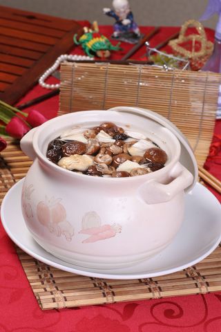 旋转 土伏苓煲老？　88元大例　68元小例　天麻炖鳄鱼头 98元大例　68元小例　猴头菇竹丝鸡 88元大例　68元小例 (2)