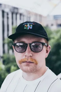 戴墨镜成熟男人头像图片 戴墨镜成熟男人头像图片