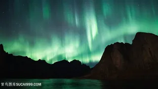 绿色极光山水美景