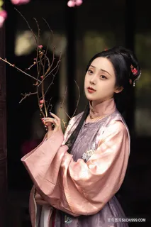 清纯唯美的古装美女煜月写真图片