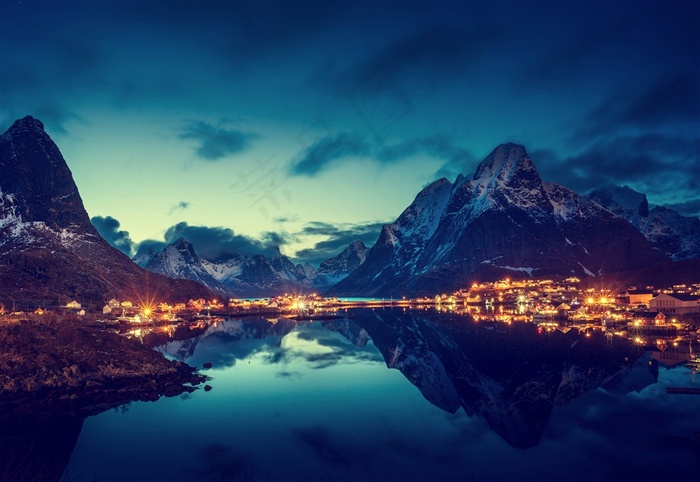 唯美夜空山峰湖泊山水风景图片