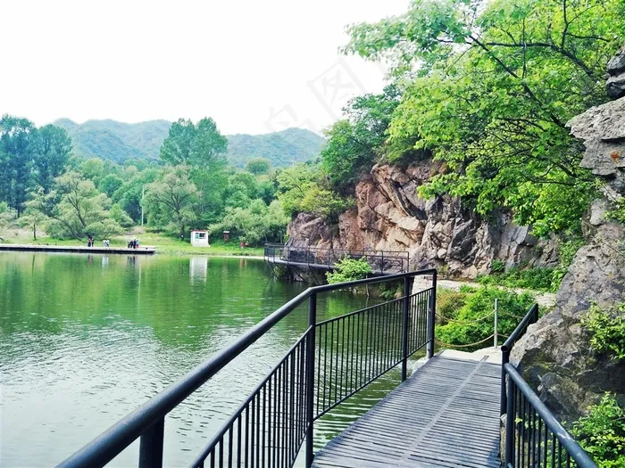 青山绿水小桥