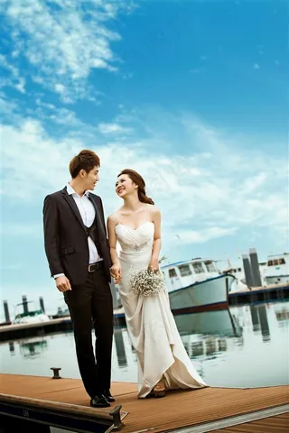 时尚恋人婚纱港口外拍高清图片