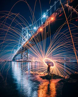 线性流光喷溅夜景图片 线性流光喷溅夜景图片