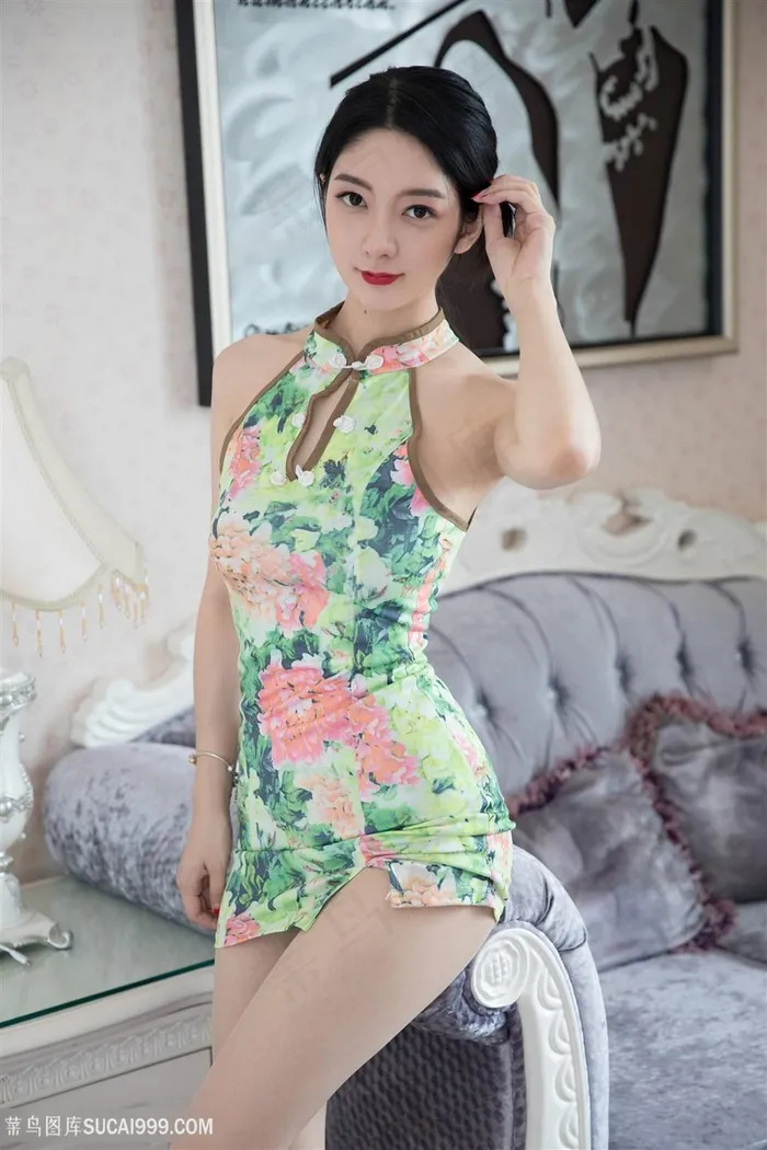 穿着旗袍的性感美女小热巴图片