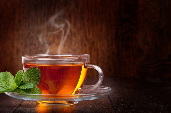 一杯温暖的红茶图片素材