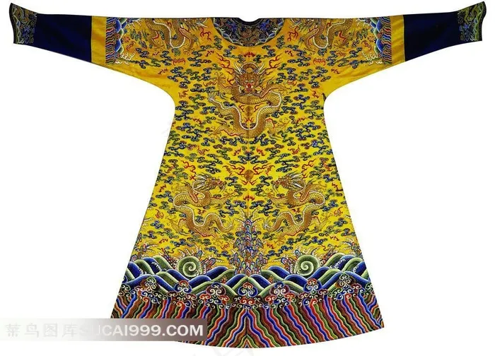 精美的满族龙纹图案服饰