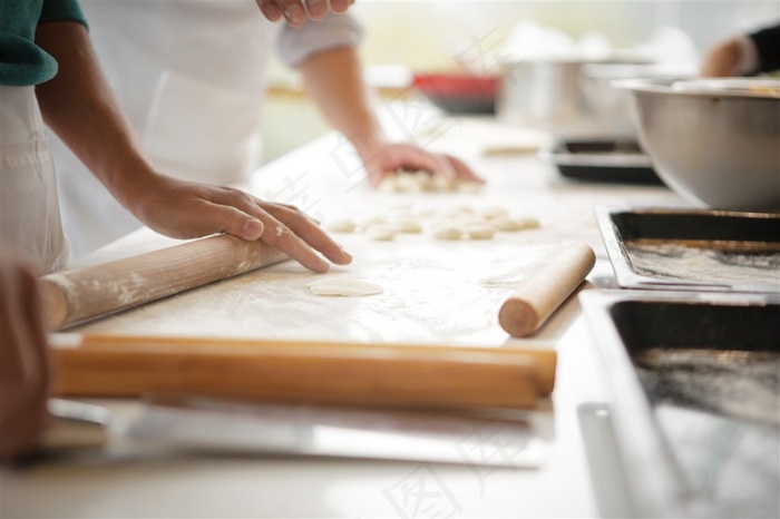 立冬包饺子图片