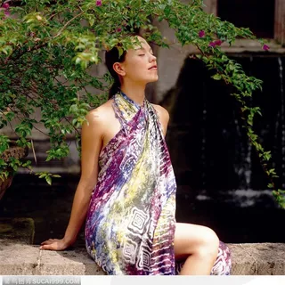 美容SPA（树下养神的女性）