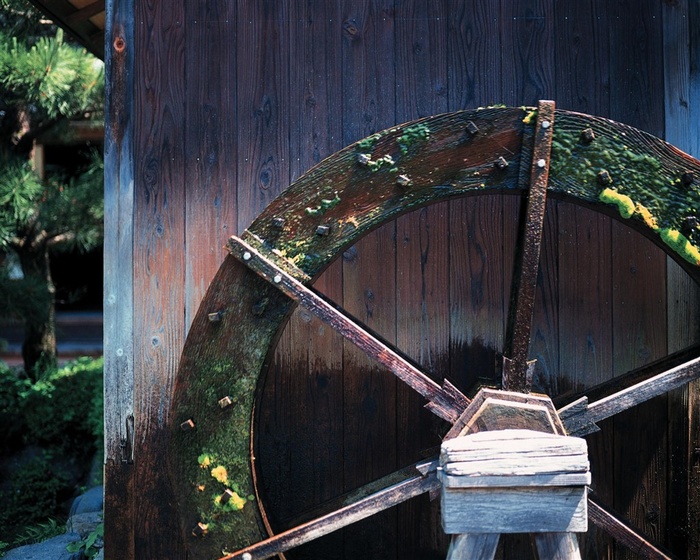 唯美日本水车风景图片