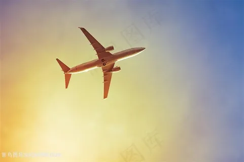 空中飞行的客机高清图航天宇宙 空中飞行的客机高清图航天宇宙