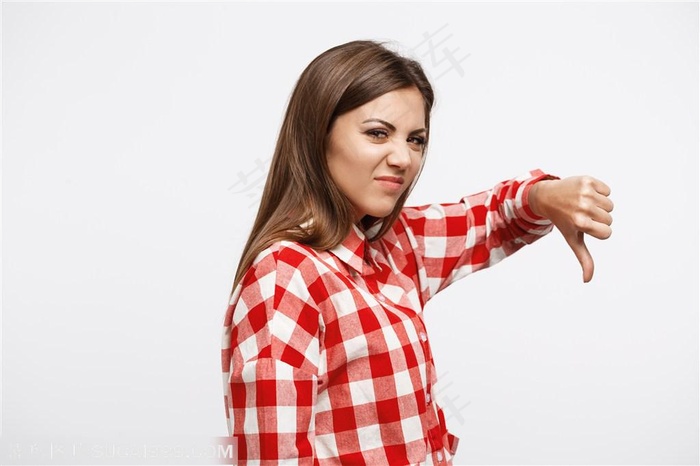 鄙视手指的红格子女人
