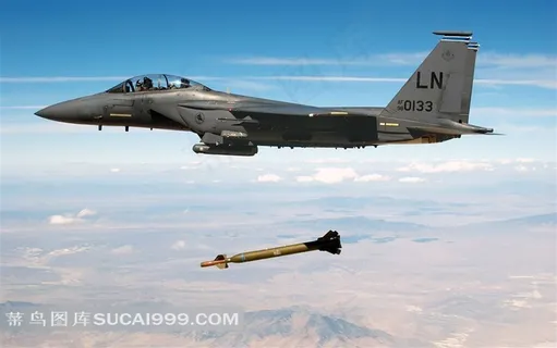 发射导弹的军事战机摄影素材