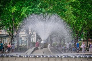 公园喷泉水花图片