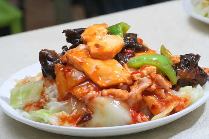 家常豆腐盖饭
