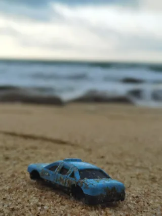 海边沙滩蓝色复古车模型