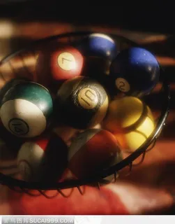 铁盆子里的桌球 铁盆子里的桌球