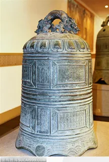 中华传统工艺-长满铜绿的钟