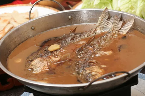 锅仔鲫鱼罩饼 (5)