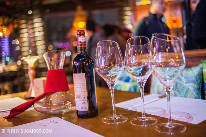 酒吧酒杯高脚杯红酒葡萄酒夜店