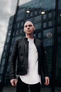 男人成熟稳重图片