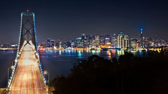 夜中城市灯光