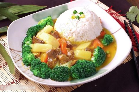 中华美食饭咖喱牛肉拌饭实拍摄影图