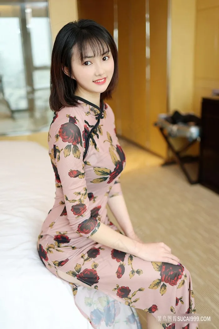 清纯旗袍美女墨韩酒店私房照图片