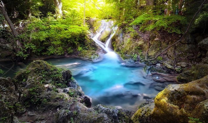 美丽山涧风景图片